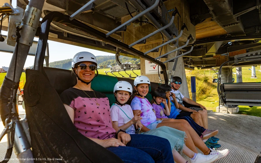 Familie in der Sesselbahn Ritzhagen 
