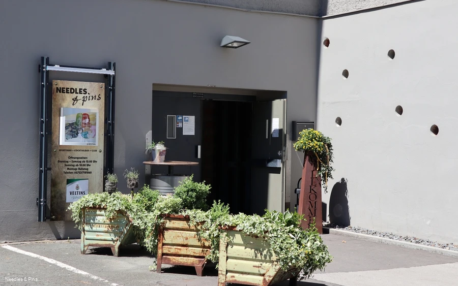 Needles & Pins außen Needles & Pins außen