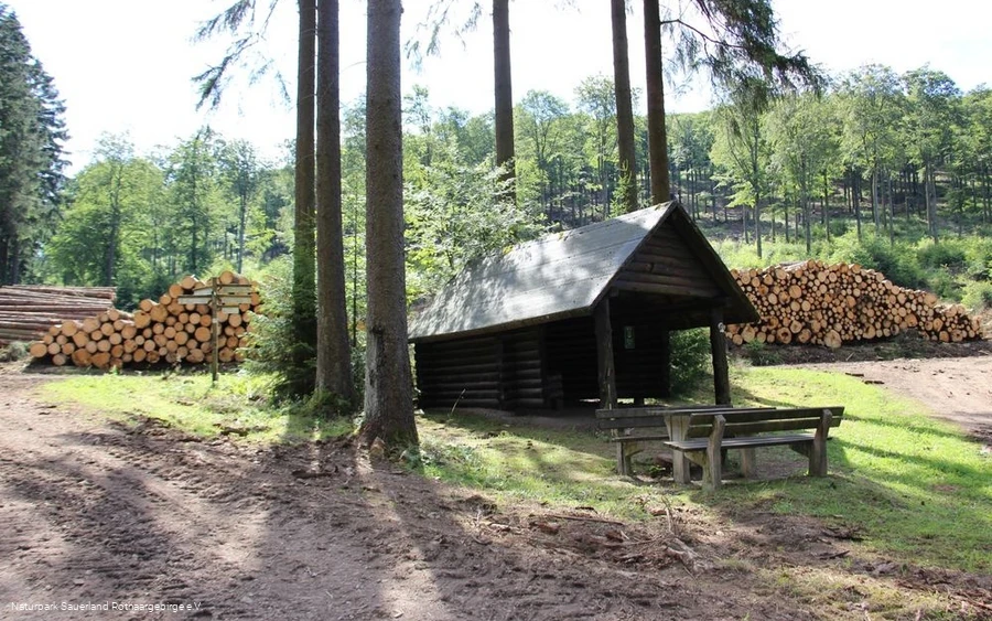 Die idyllisch gelegene Schutzhütte Hühnerkamp