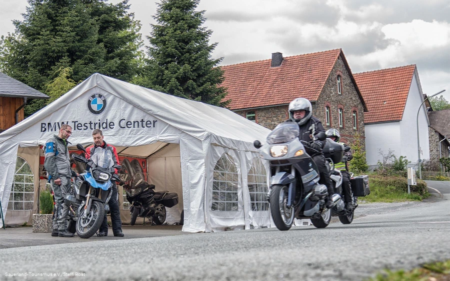 Haus-Wiesengrund-BMW-Testcenter Im BMW Testride-Center können Gäste die neuesten BMW-Motorräder ausgiebig testen.