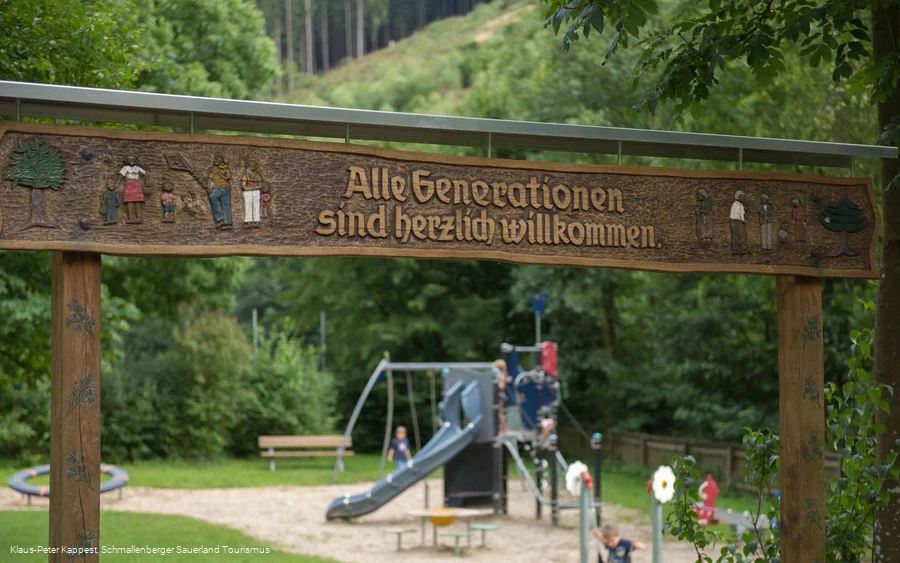 Mehrgenerationen-Spielplatz bei Lenne