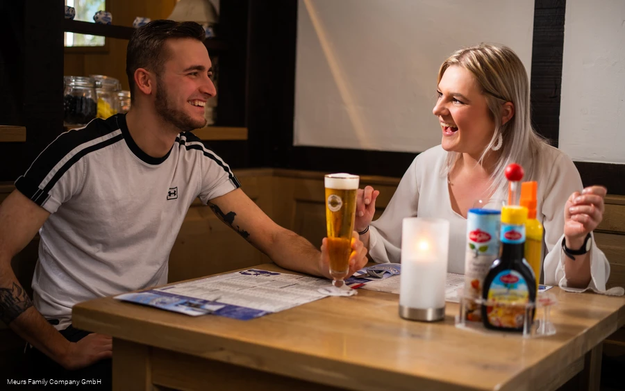 Brabander_Pfannkuchenhaus_Pärchen_am_Tisch_2020.JPG