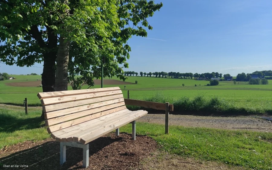 Insgesamt 2 Bänke laden zum Verweilen ein