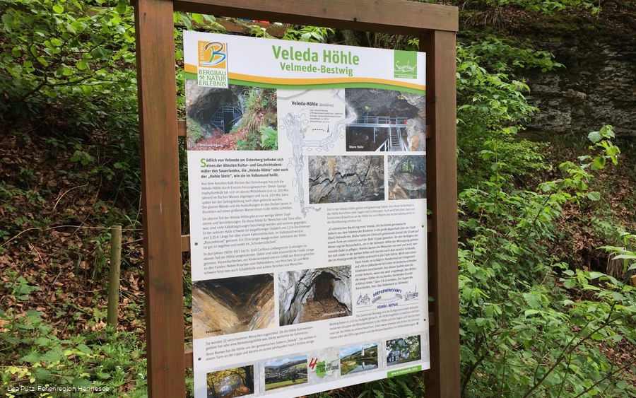 Infotafel an der Veleda Höhle in Bestwig-Velmede Infotafel an der Veleda Höhle in Bestwig-Velmede
