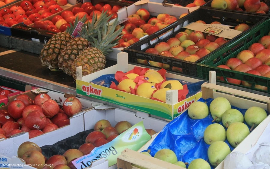 frisches Obst auf dem Wochenmarkt Warstein