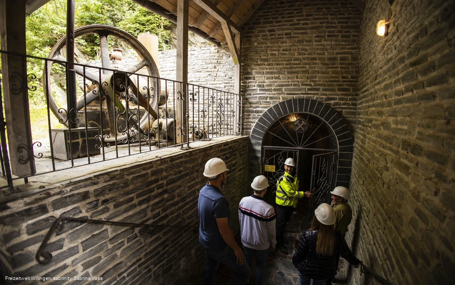 schieferbergwerk-eingang c) Freizeitwelt Willingen, Sabrina Voss.jpg schieferbergwerk-eingang c) Freizeitwelt Willingen, Sabrina Voss.jpg