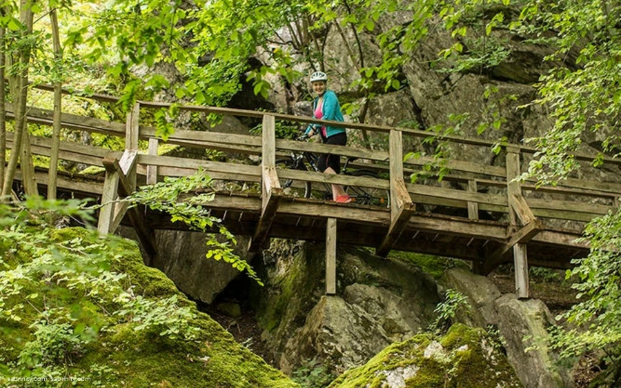 Brücke am Felsen Brücke am Felsen