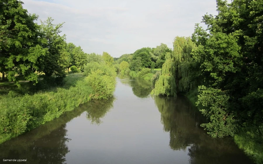 Die Lippe fließt von Ost nach West