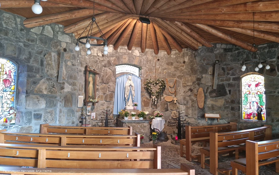 Lourdes-Grotte innen.jpg