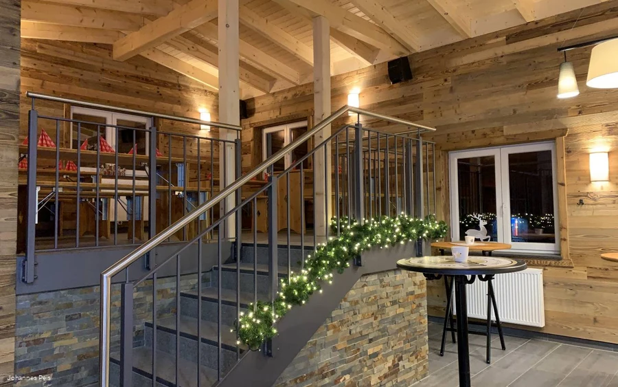 Herrloh Hu╠êtte innen.JPG