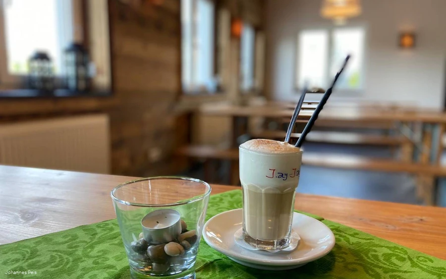 Herrloh Hu╠êtte Tisch.JPG