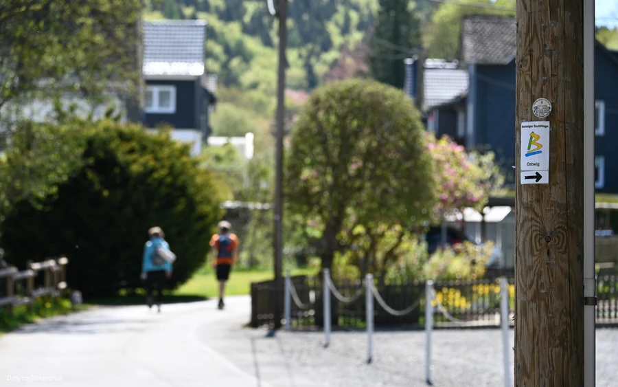 Wanderer auf dem Bestwiger BestWeg Ostwig im Elpetal