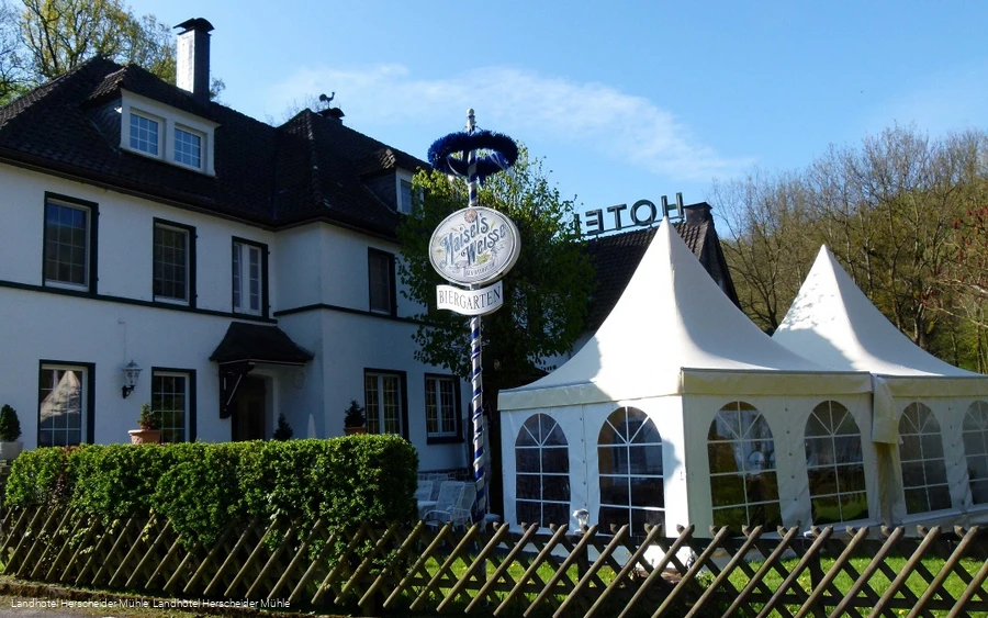 Garten mit Pavillon - © Landhotel Herscheider Mühle