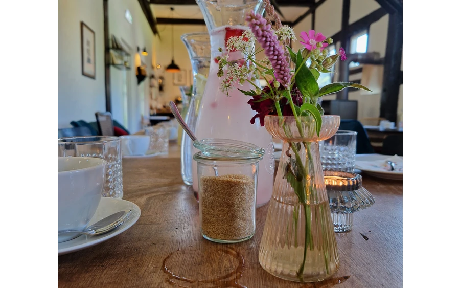 Innenbereich KonventKoffeeHochwertige Kaffee-Spezialitäten in Barista Qualität und liebevoll angerichtete Frühstücksvarianten. Selbstgemachte Kuchen und Torten.