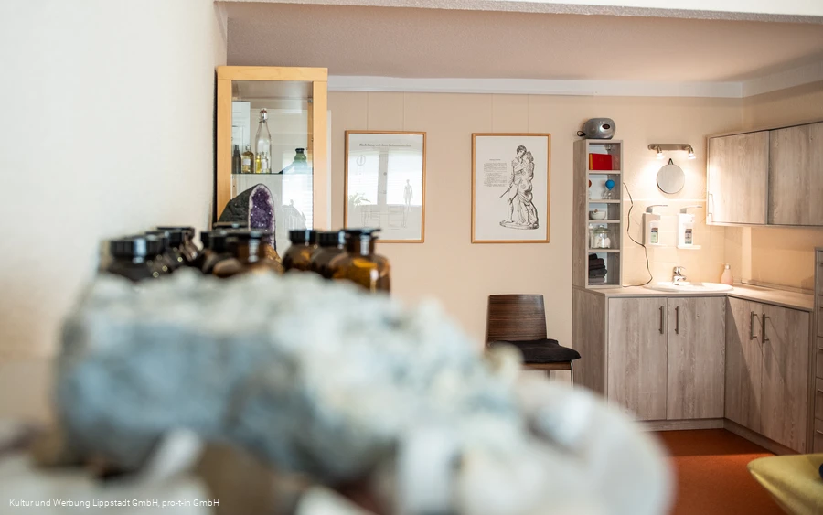 Naturheilpraxis Holtdirk (c) KWL Kultur und Werbung Lippstadt GmbH Pro-t-in GmbH (2).jpg Naturheilpraxis Holtdirk (c) KWL Kultur und Werbung Lippstadt GmbH Pro-t-in GmbH (2).jpg