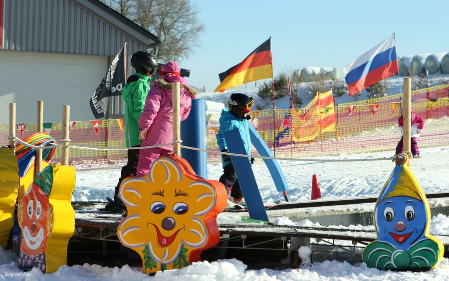 kinderland-dorfwiese.jpg