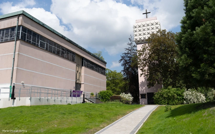 Kirche Willingen außen.jpg