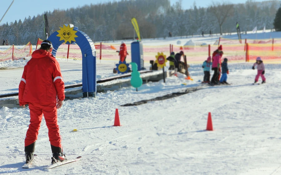 skischule-kinderland-dorfwiese.jpg