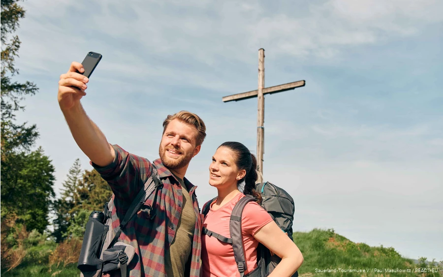 A couple explores the Sauerland-Wanderdorf hiking villages.