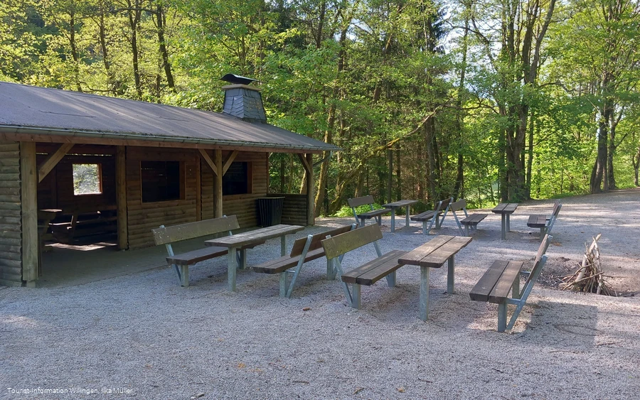 Grillstation Schwalefeld mit Sitzgruppe