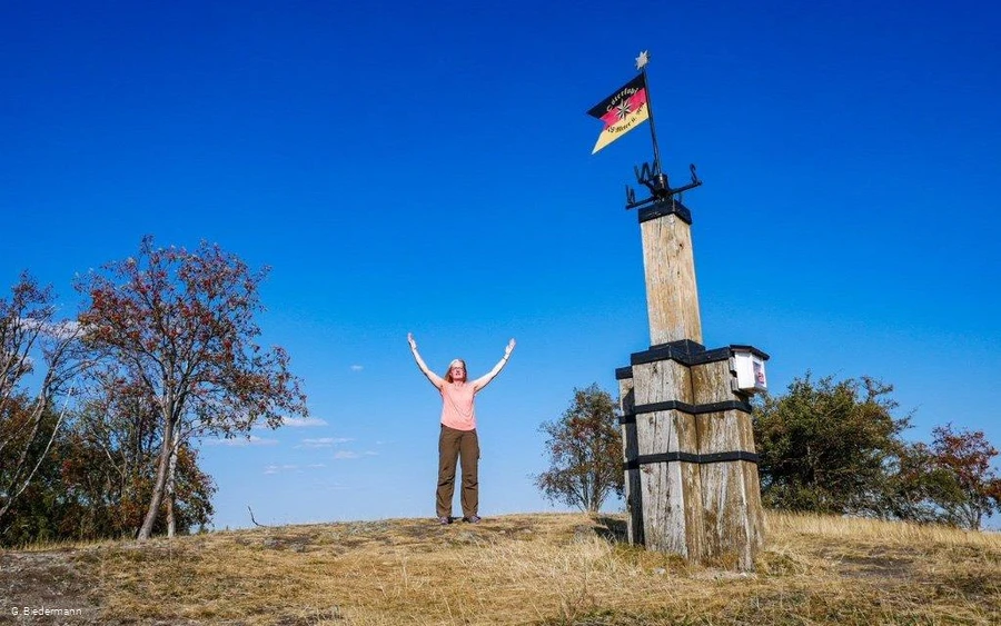 Waldbaden-Qi Gong an der Wetterfahne 2 (Foto G. Biedermann).jpg