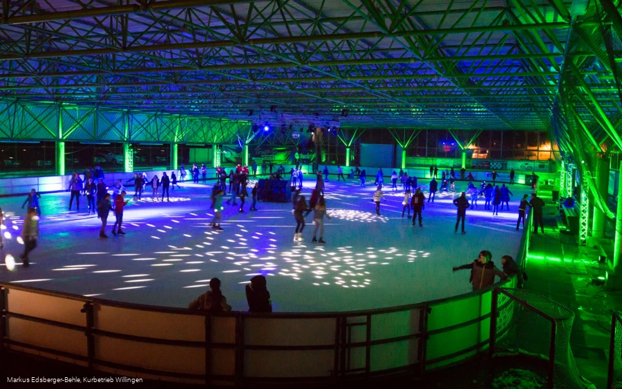 eissporthalle-willingen-eisdisco-gruen c) kurbetrieb-willingen.jpg