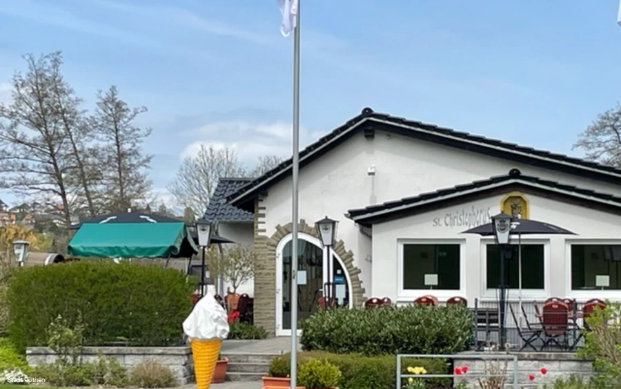 Eingangsbereich Café HenrichS Foto Stadt Rüthen (1).jpg Eingangsbereich Café HenrichS Foto Stadt Rüthen (1).jpg
