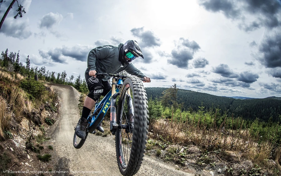 flowtrail-willingen-titalbild c) leopold-hermann-mtb-zone-bikepark-willingen.jpg