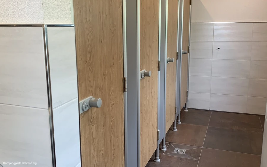 Sanitärbereich Damen Campingplatz Bahrenberg.jpg