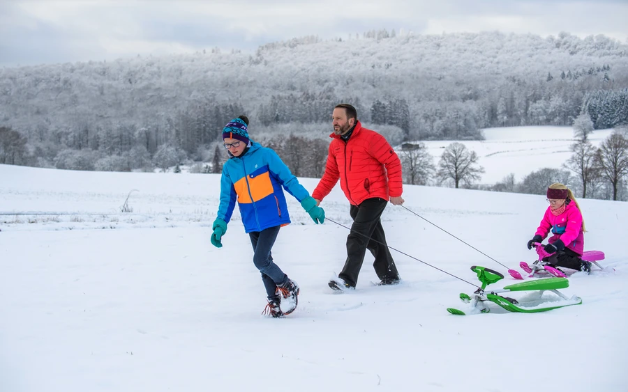 Schlitten fahren Sauerland Tourismus e.V. - Klaus Peter Kappest.png Schlitten fahren Sauerland Tourismus e.V. - Klaus Peter Kappest.png