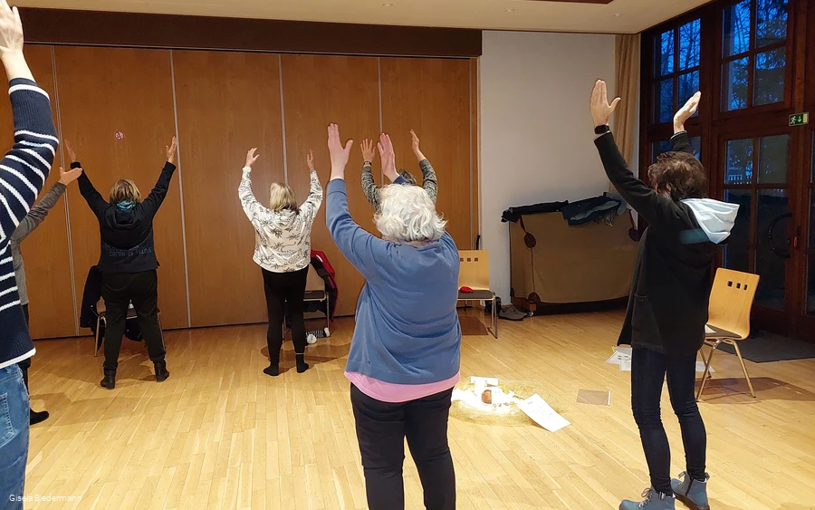 Qigong - Foto drinnen 1.jpg