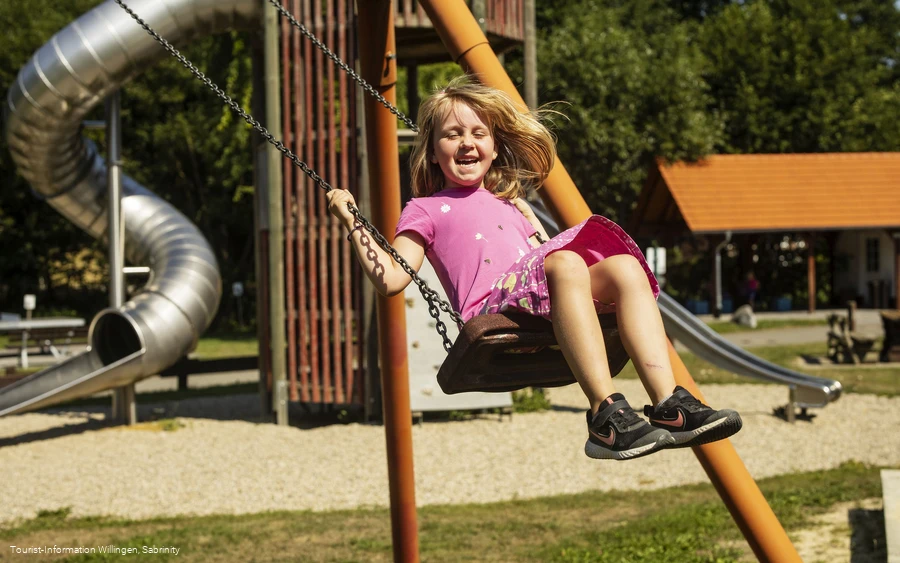 spielplatz-boemighausen-schaukel c) freizeitwelt-willingen, sabrinity.jpg