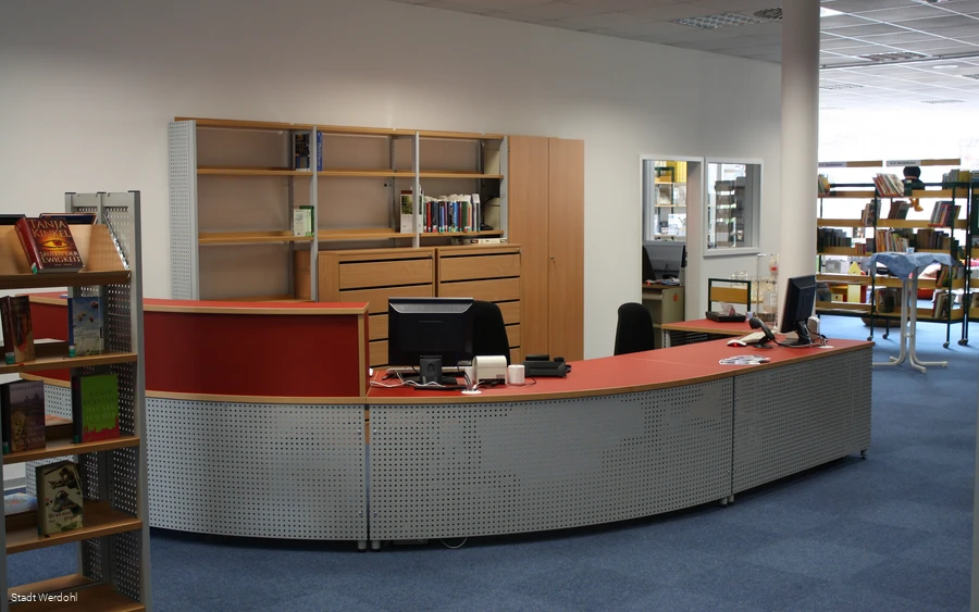 Werdohl_Stadtbücherei_Empfangstresen.jpg Werdohl_Stadtbücherei_Empfangstresen.jpg