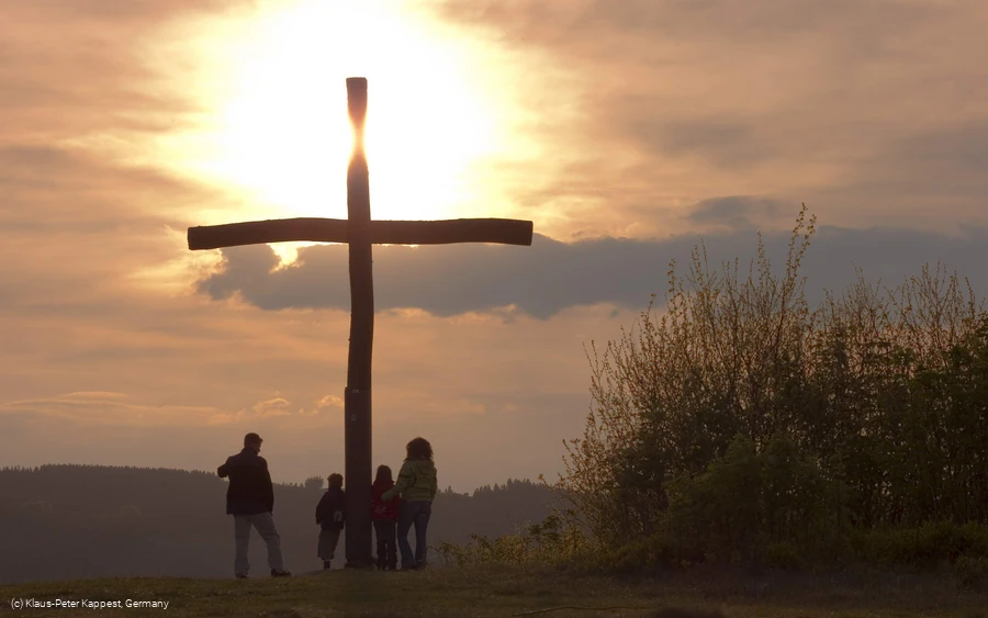 Gipfelkreuz Orenberg bei Sonnenuntergang