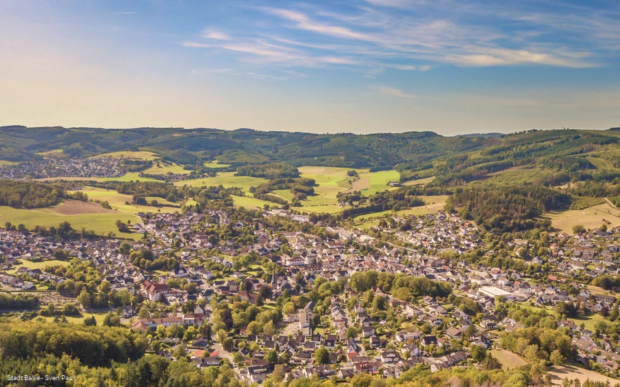 Eine Luftaufnahme der Stadt Balve