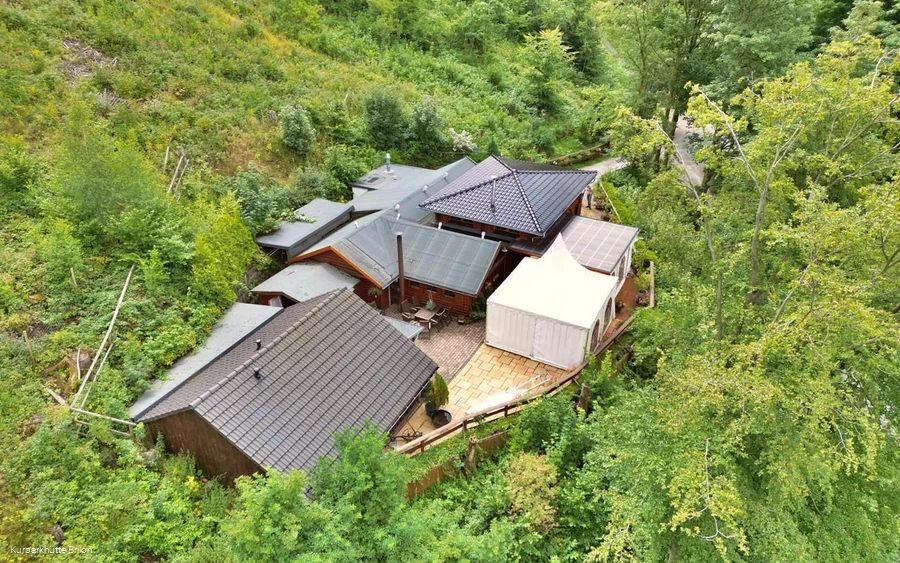 Brilons_Kurparkhuette_aus_der_Luft.jpg Brilons_Kurparkhuette_aus_der_Luft.jpg