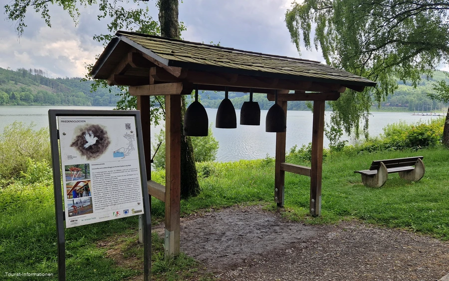 Friedensglocken am Hennesee