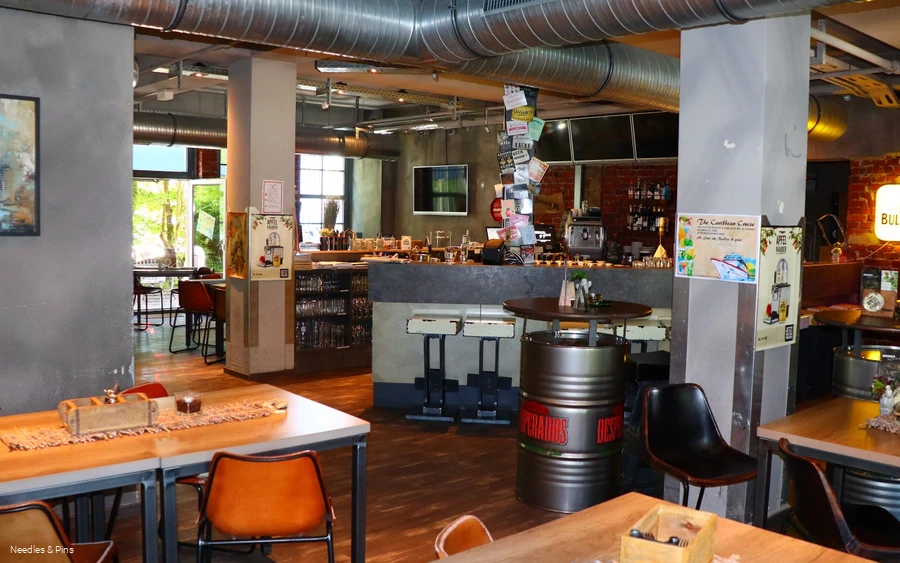 Needles & Pins innen Needles & Pins innen