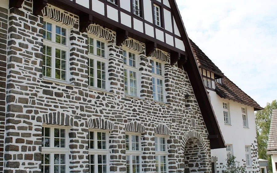 Detailblick auf die Bruchsteinfront Detailblick auf die Bruchsteinfront