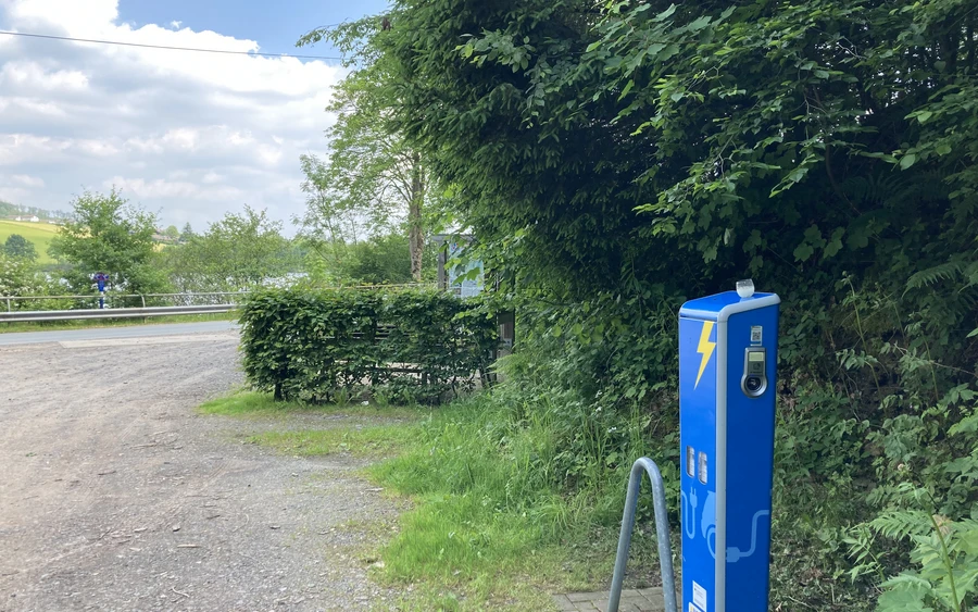 E Auto Ladestation Kalberschnacke Listersee.jpg