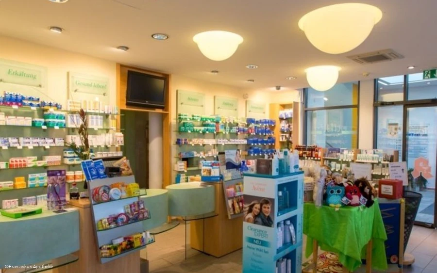 Innenansicht Franziskus Apotheke.jpg Innenansicht Franziskus Apotheke.jpg