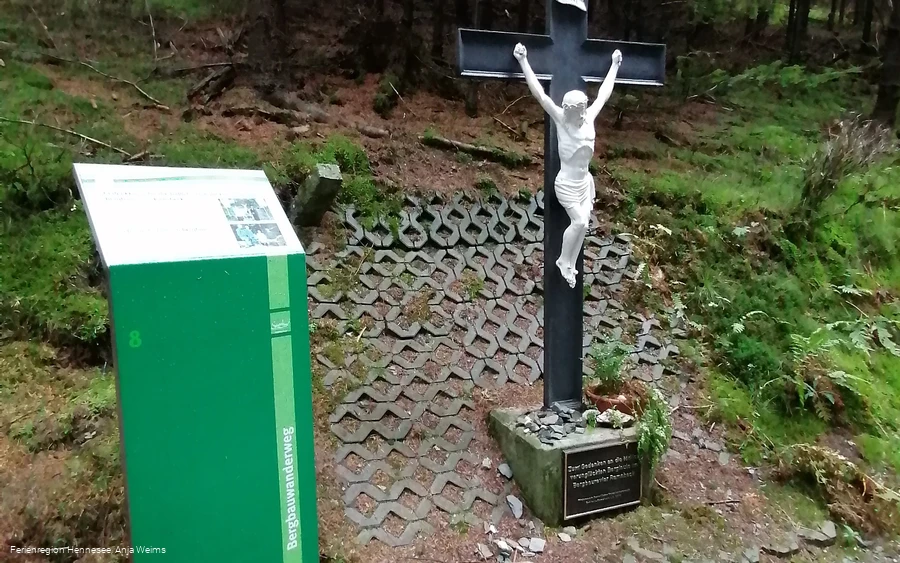 BergbauWanderweg Gedenkkreuz Infotafel 8