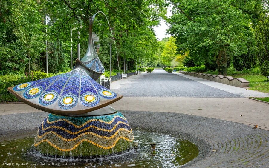 Mosaikpfau (Skulptur im Kurpark Bad Sassendorf)