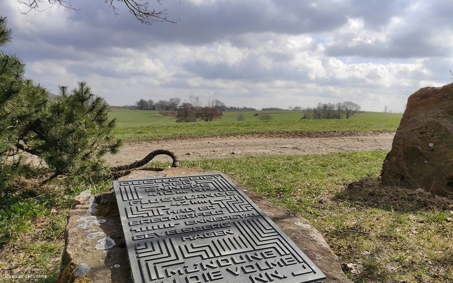 Der alte Infostein rund um die Ennepe