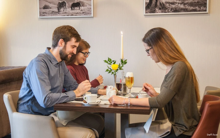 Genuss von regionalen Köstlichkeiten Genuss von regionalen Köstlichkeiten in der VELTINS Lounge.