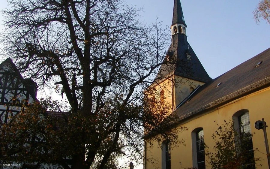 Außenansicht Turm Servatiuskirche