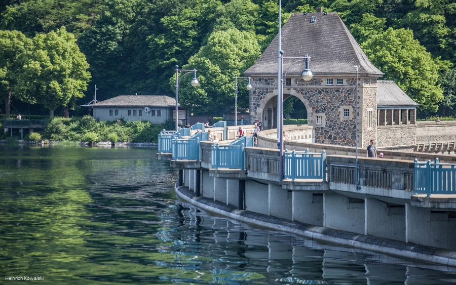 Edertalsperre vom Wasser aus