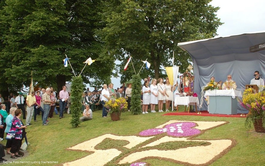 Sendschotter Umgang. Foto Heinrich Ludwig Stachels Sendschotter Umgang. Foto Heinrich Ludwig Stachels