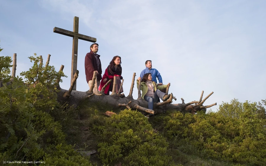 Wandergruppe am Gipfelkreuz