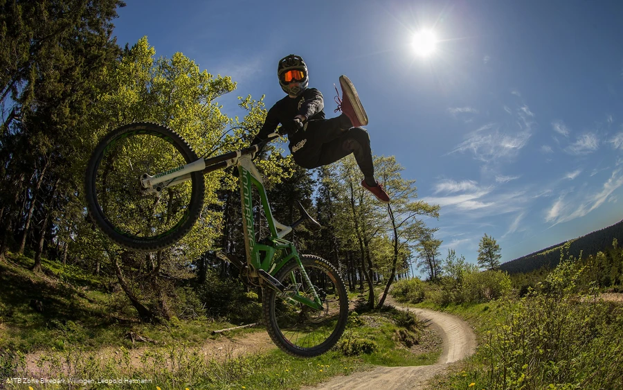 freeride-willingen-akrobatik c) leopold-hermann-mtb-zone-bikepark-willingen.jpg
